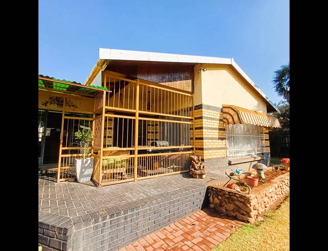 3 BEDROOM HOUSE FOR SALE IN ROTHDENE